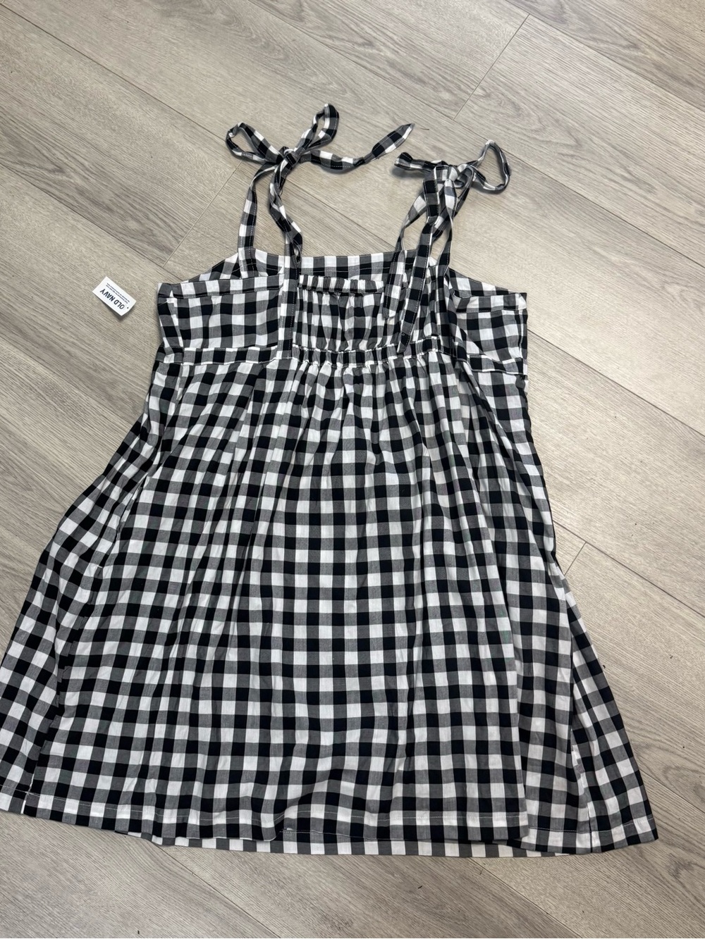 Old Navy Black & White Gingham Tie-Strap Casual Dress - Picture 9 of 10